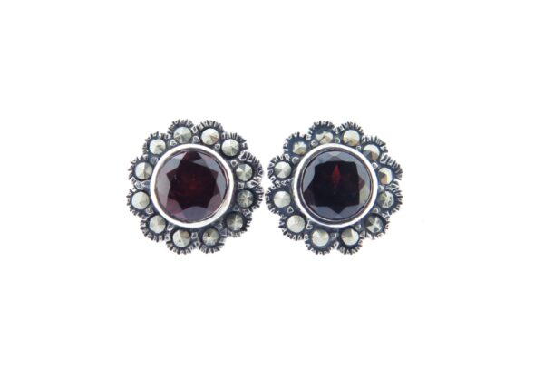 Garnet Studs MJ15600