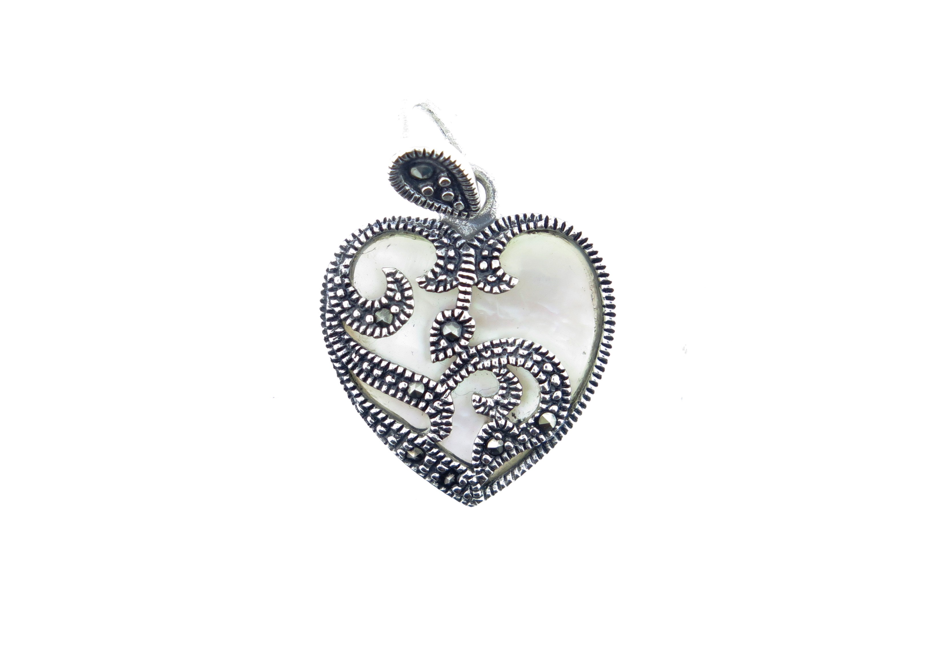 Mother of Pearl Heart Pendant MJ15698