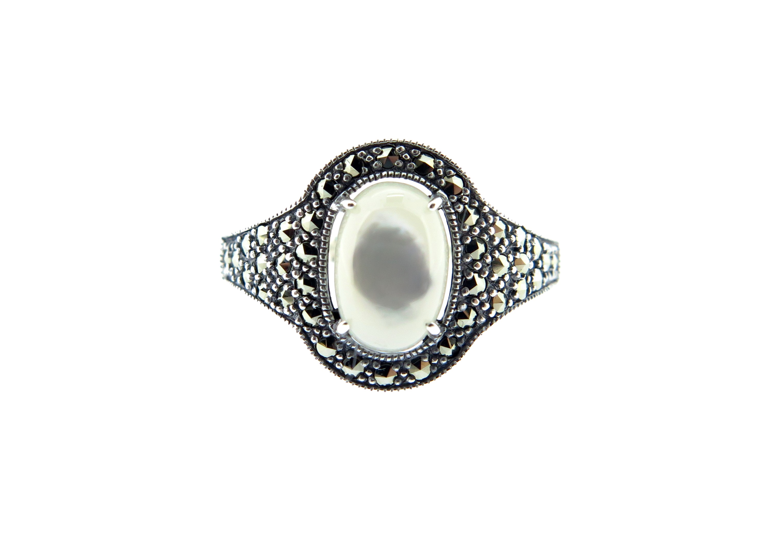 Mother of Pearl Ring MJ19696