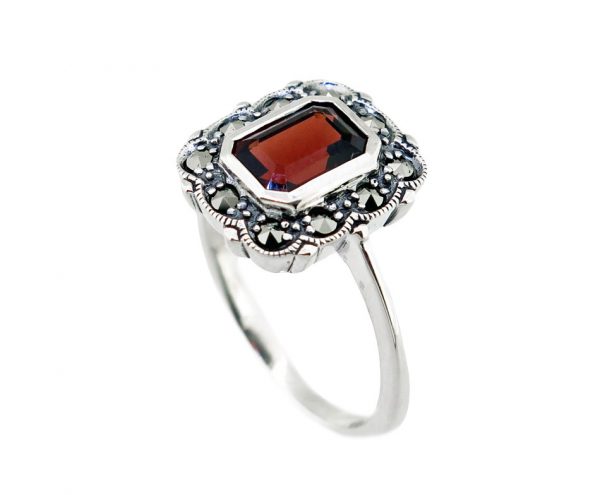 Square Garnet Ring MJ22529