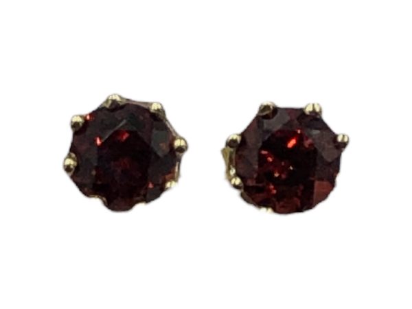 MJ25010 Garnet Stud 9ct