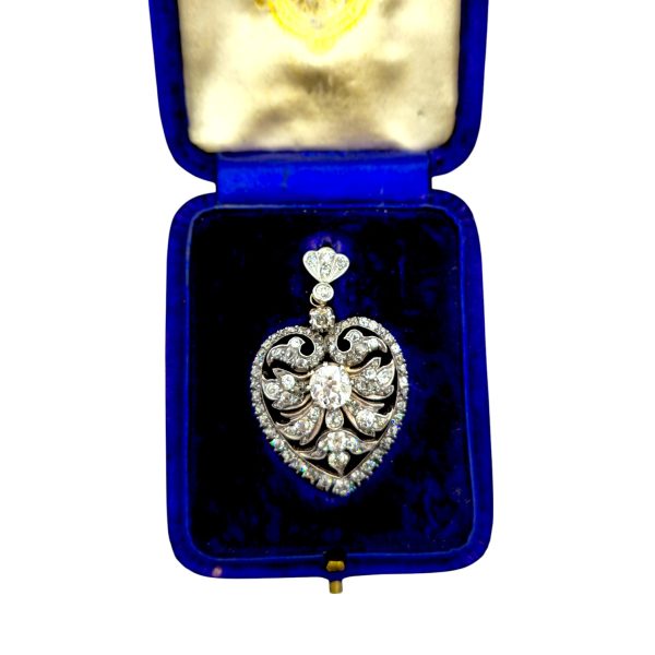 An Antique Diamond Heart Pendant NFS1103